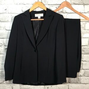 EUC Vintage Like New Jones New York - 2 Piece Suit EUC size 4